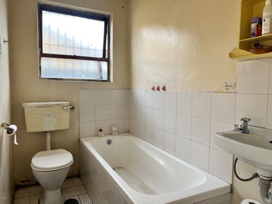 2 Bedroom Property for Sale in Peerless Park West Western Cape